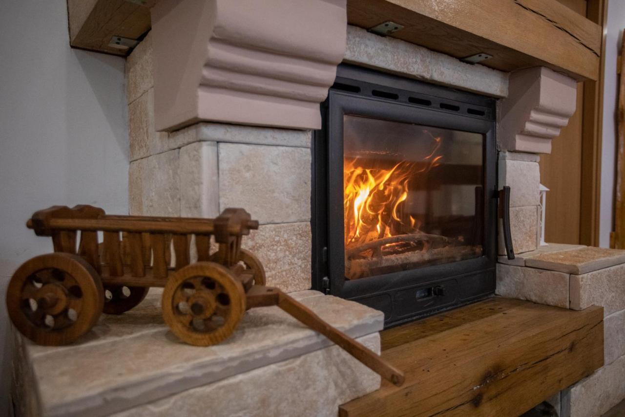 Apartmani Lara Modrus-Kuca Za Odmor Buitenkant foto