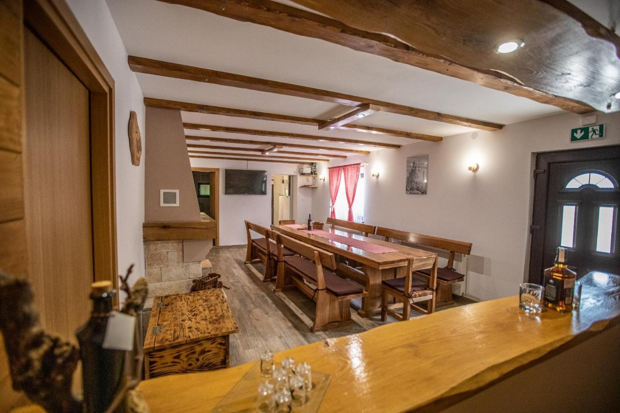 Apartmani Lara Modrus-Kuca Za Odmor Buitenkant foto