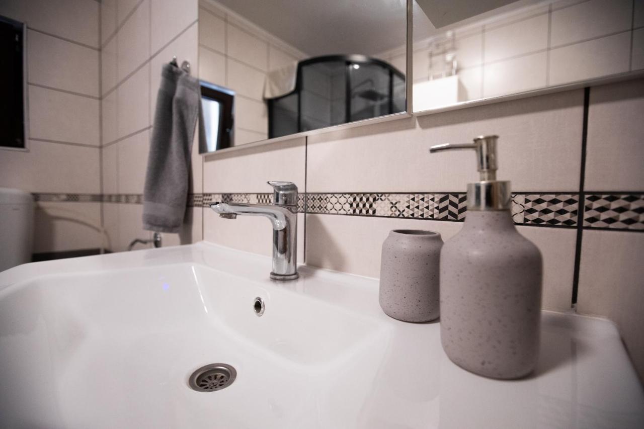 Apartmani Lara Modrus-Kuca Za Odmor Buitenkant foto