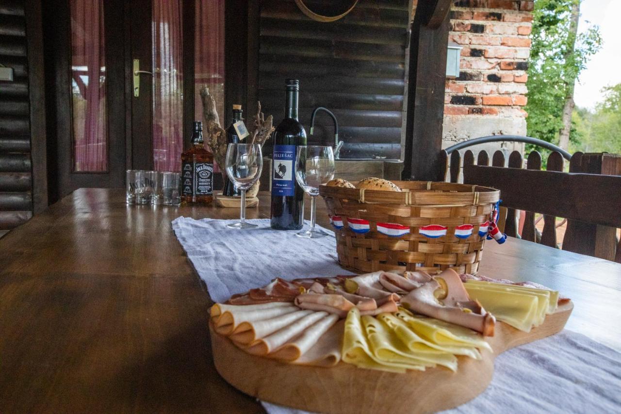 Apartmani Lara Modrus-Kuca Za Odmor Buitenkant foto